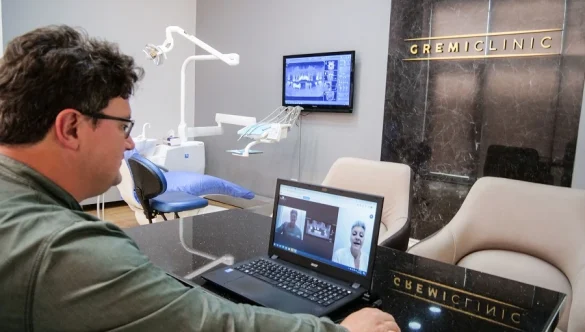 Clinique dentaire à l’étranger ? La qualité Premium s’applique également a la consultation vidéo